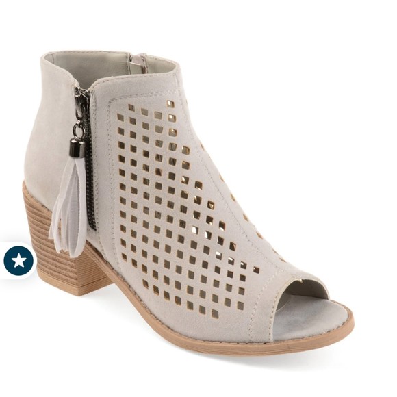 JC Journee Collection Pixie Gray Laser Cut Ankle Booties SZ 7 - Picture 1 of 5
